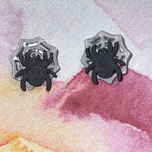 Spooky spider earrings 🕷️🕸️